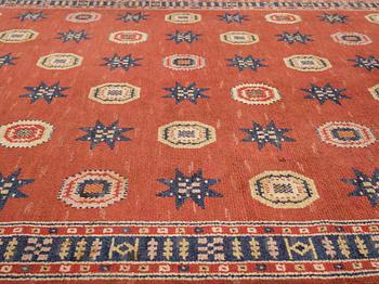 Märta Måås-Fjetterström, A CARPET, "Röd Flossa", knotted pile, ca 306 x 267,5 cm, signed AB MMF.