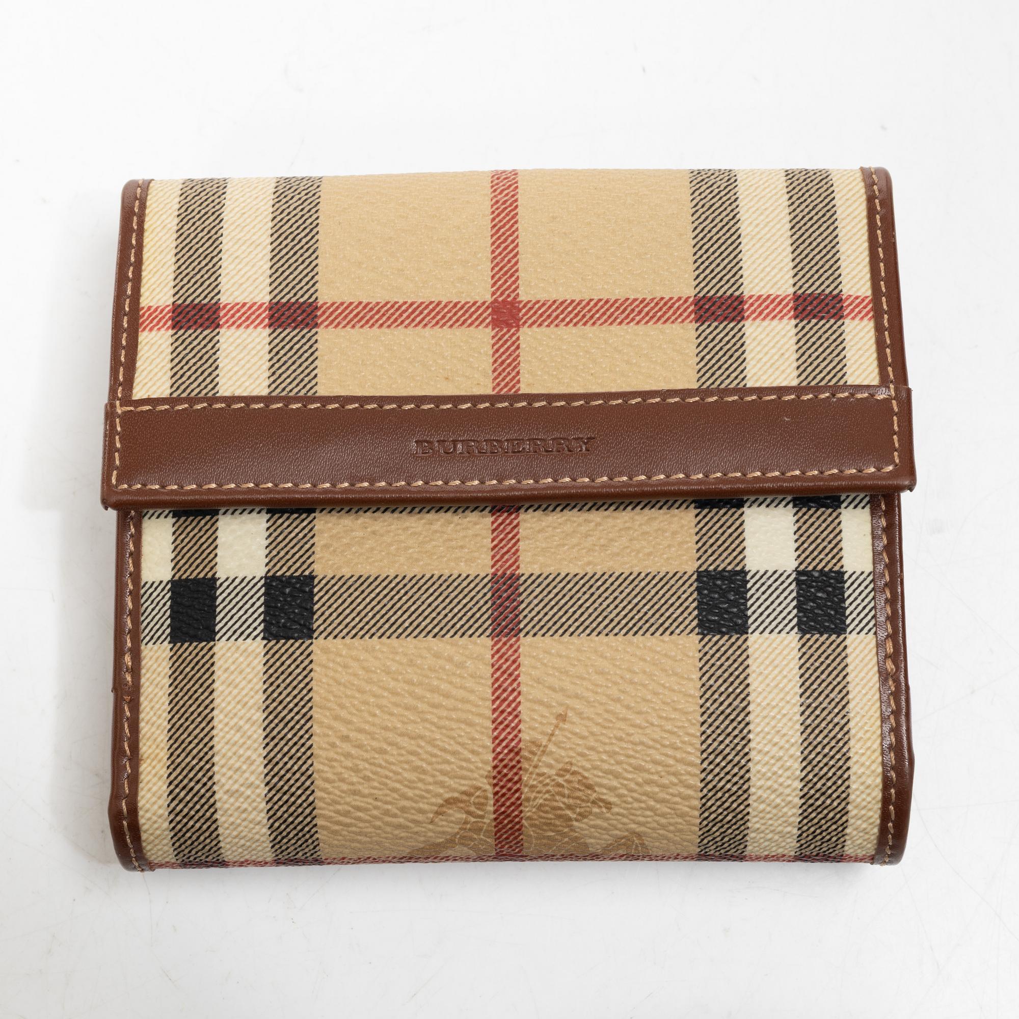 Burberry, väska samt plånbok.