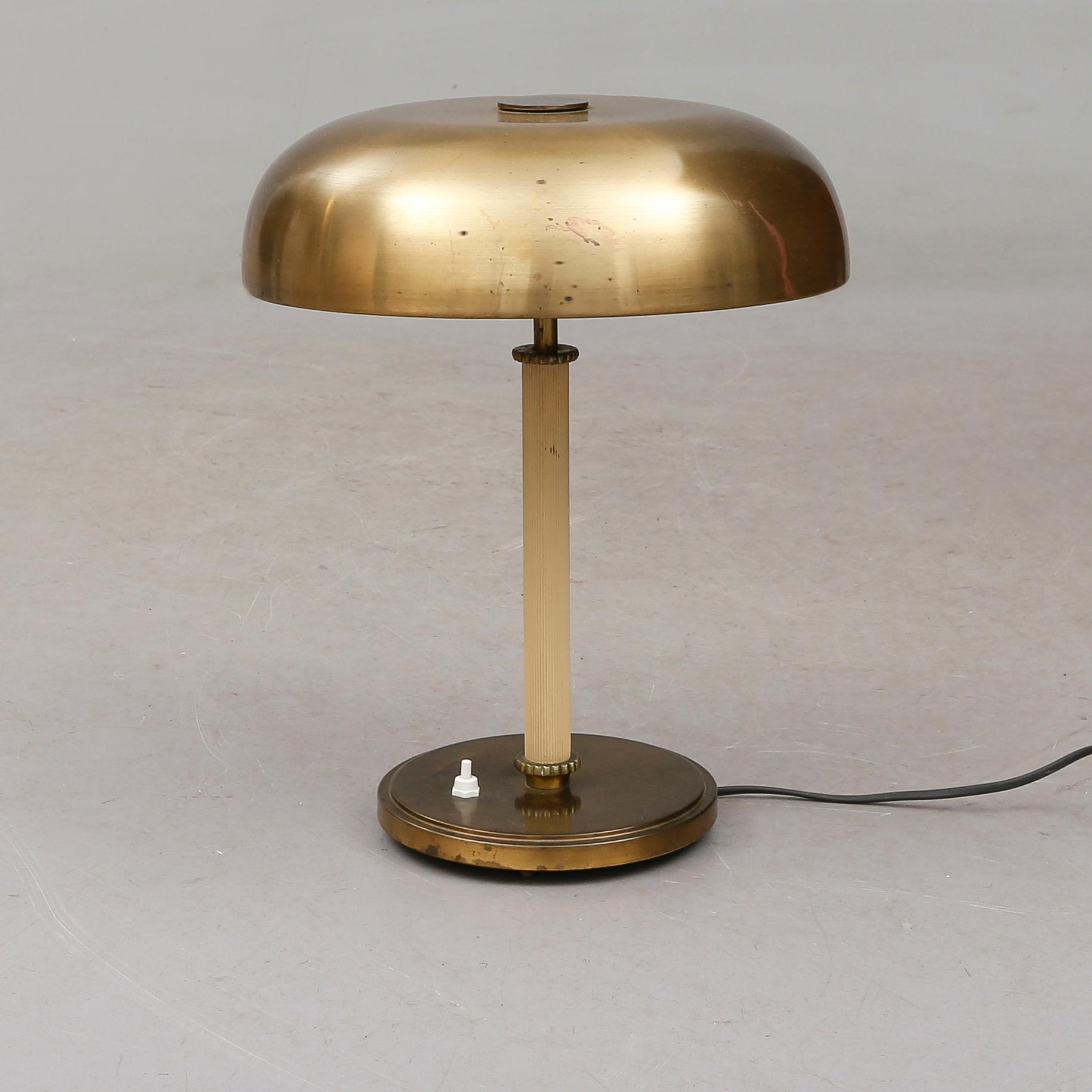 BORDSLAMPA, mässing, 1900-talets första hälft.