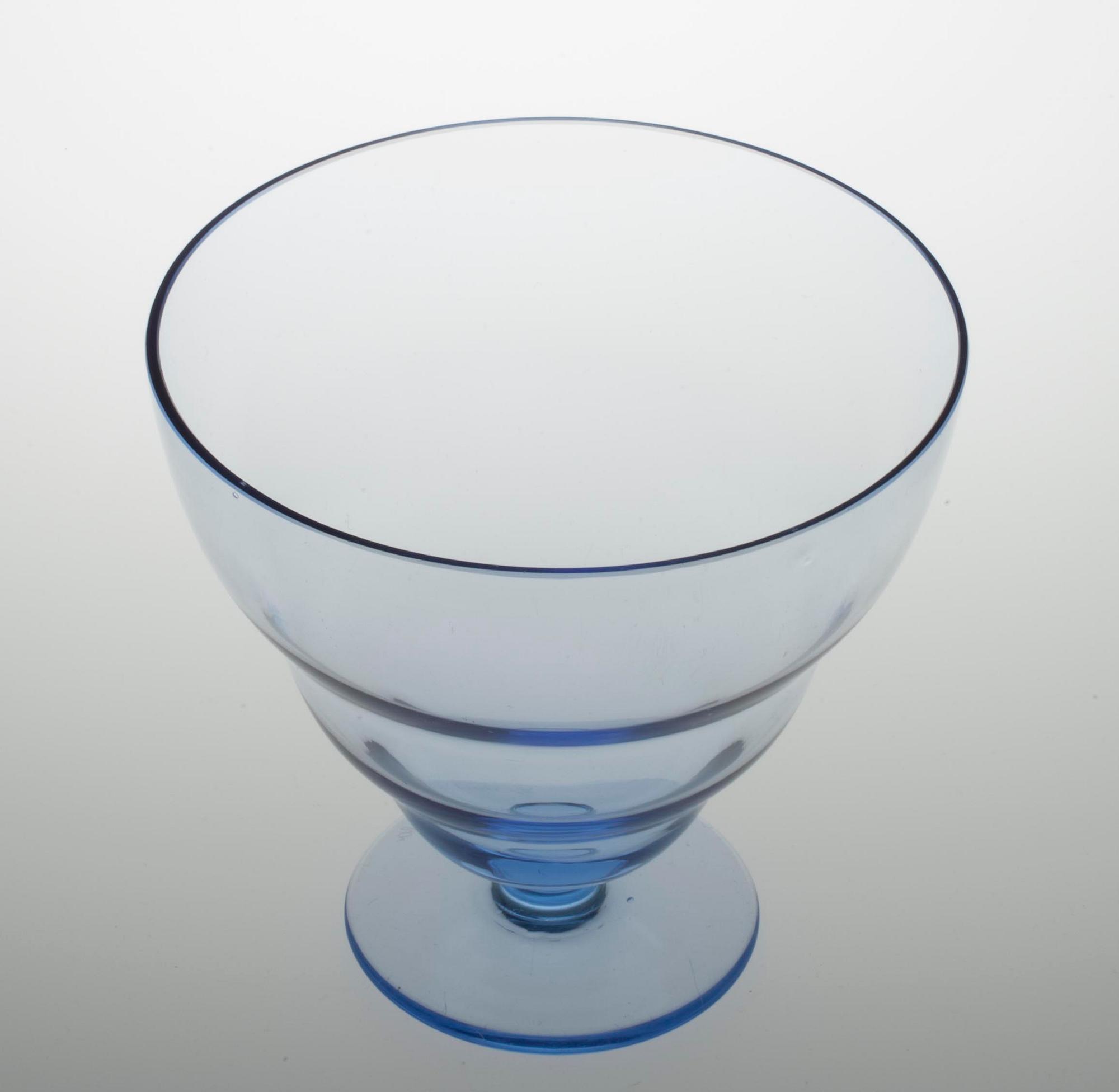 VAS, glas, sign. Gunilla Jung, Karhula.