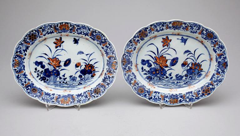 STEKFAT, två stycken, kompaniporslin. Qing dynastin, Qianlong (1736-95).