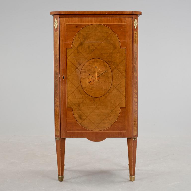 SKÅP, gustaviansk stil, Axel Beckmans möbler, Norrköping, 1900-tal.