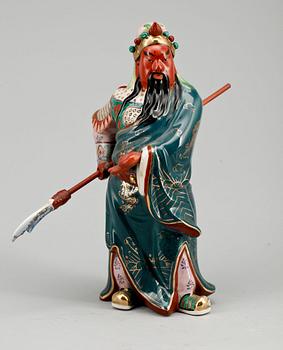 VASER, ett par, samt FIGURIN, porslin, Japan, 1900-tal.