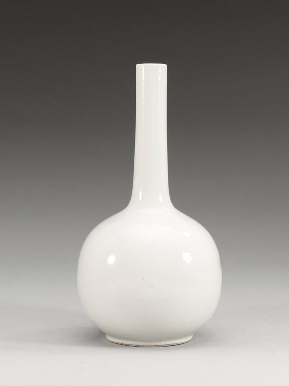 VAS, porslin. Qing dynastin. Kangxi-stil.