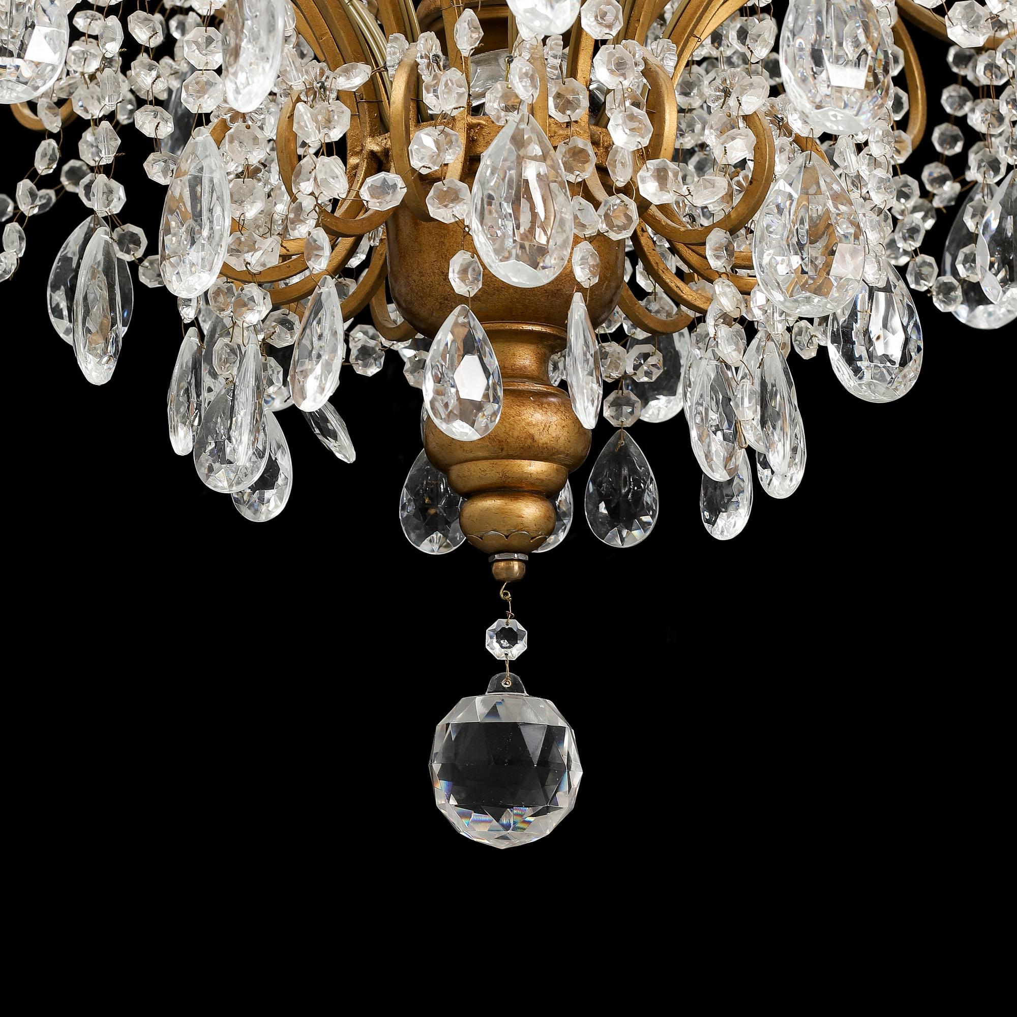 A chandelier, late 20th century.