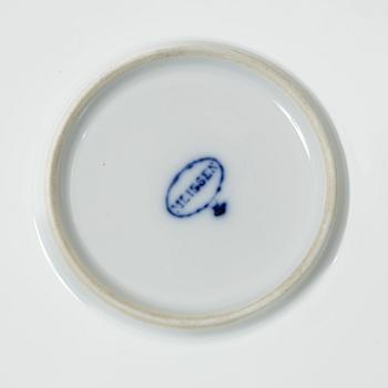 A 54-piece porcelain dinner service, 'Onion pattern/Zwiebelmuster', predominantly Meissenstadt, Tyskland.