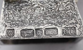 HENRY GUSTAFSSON, skulptur, "Lyftet", tenn och sten, 1989.