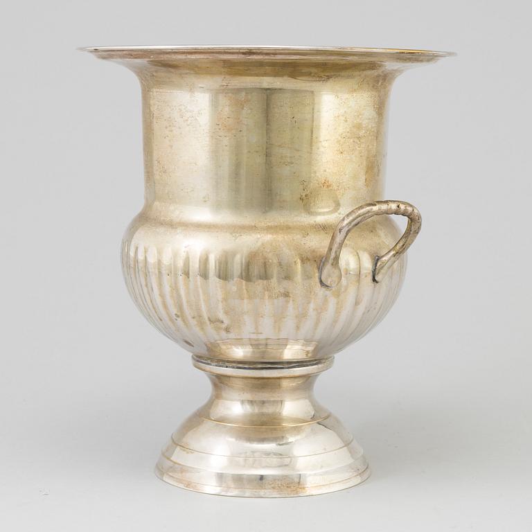 A late 20th century silver plate  Trophy Style Champagne Ice Bucket, International Silver Company Co., India.