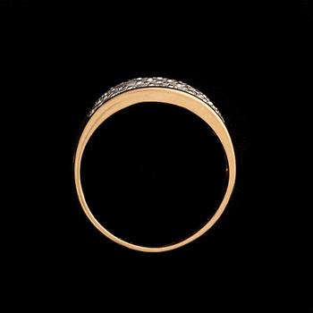 RING, 14K guld, briljantslipade diamanter 43 st, tot. ca 1,50 ct. Vikt 5,57 g. Intyg.
