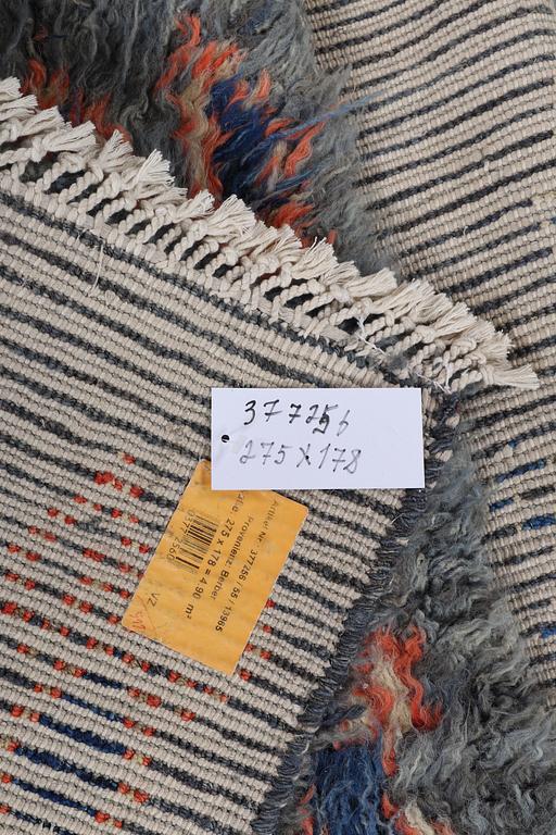 A arpet, Morocco Berber,  ca 275 x 178 cm.