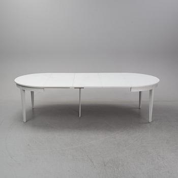 A mid 20th Century dinner table.