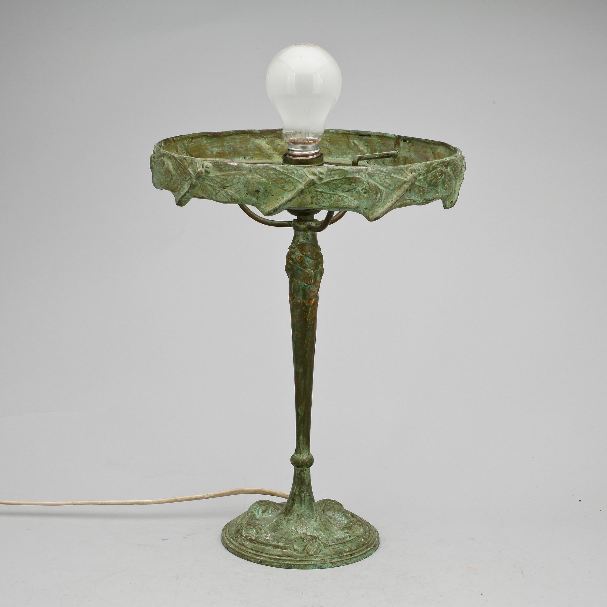 BORDSLAMPA, senjugend, 1900-talets första hälft.