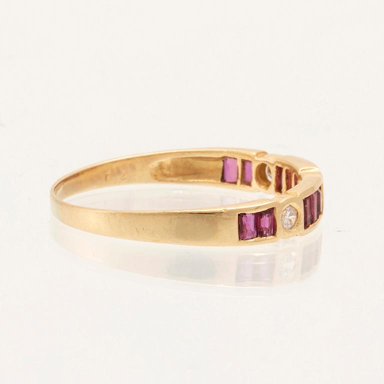 Ring in 18K gold with baguette-cut rubies and round brilliant-cut diamonds.