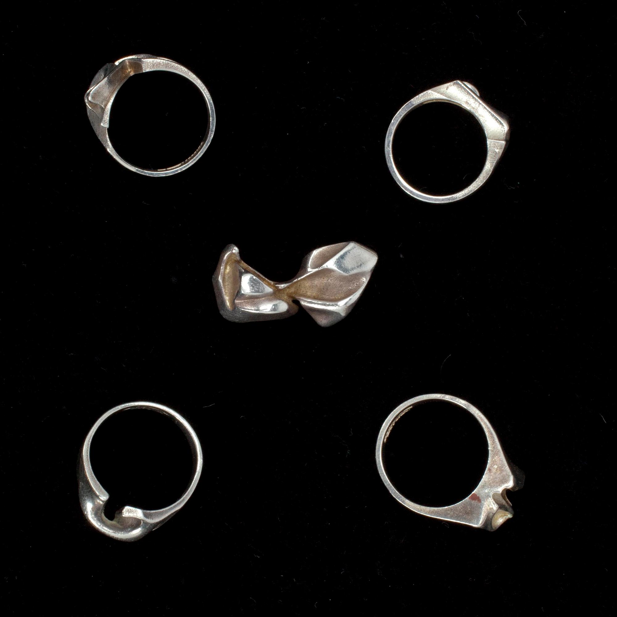 BJÖRN WECKSTRÖM, 4 RINGAR + HÄNGE, 925 silver. Lapponia 1978-88. Vikt 24 g.