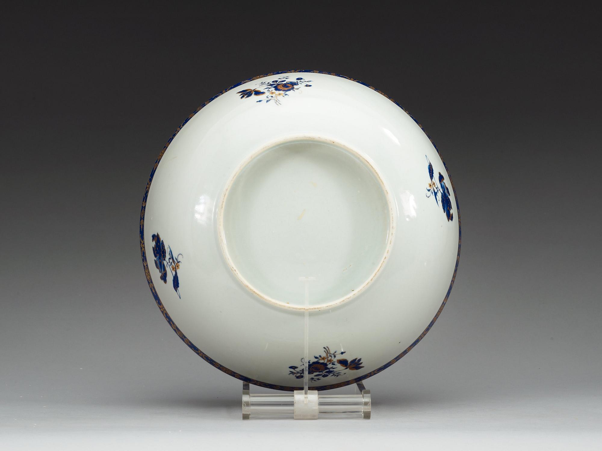 BÅLSKÅL, kompaniporslin. Qing dynastin, sent 1700-tal.
