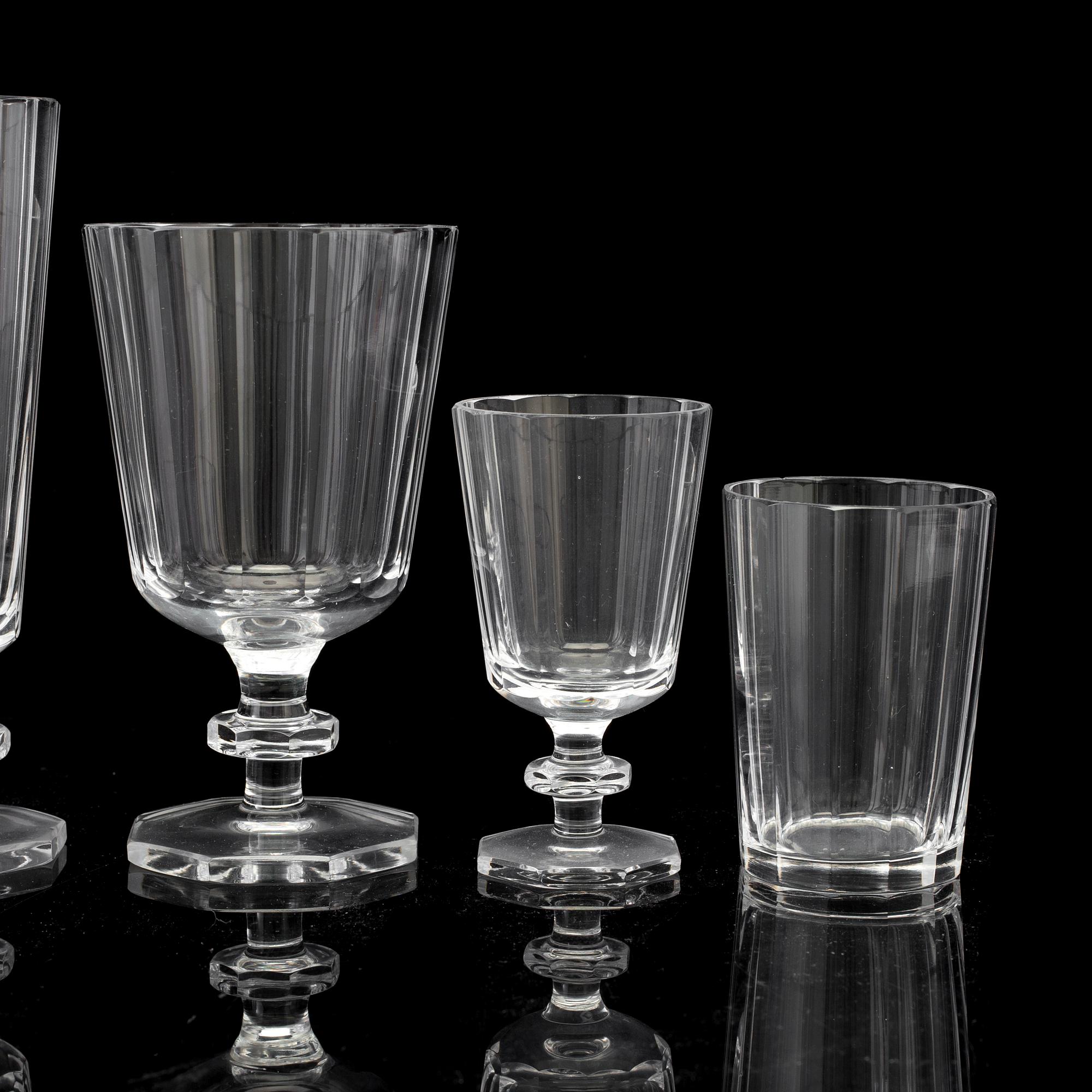 A 75 piece first half of the 20th century'Karlberg' glass servis by Elis Bergh.