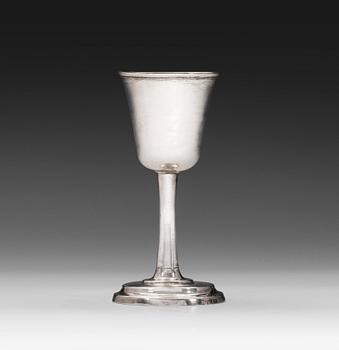 428. RYYPPYKUPPI, hopeaa. Arvid Wernström Eksjö 1825. Korkeus 12 cm. Paino 49 g.
