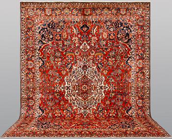 A Bakhtiari carpet, ca 420 x 320 cm.