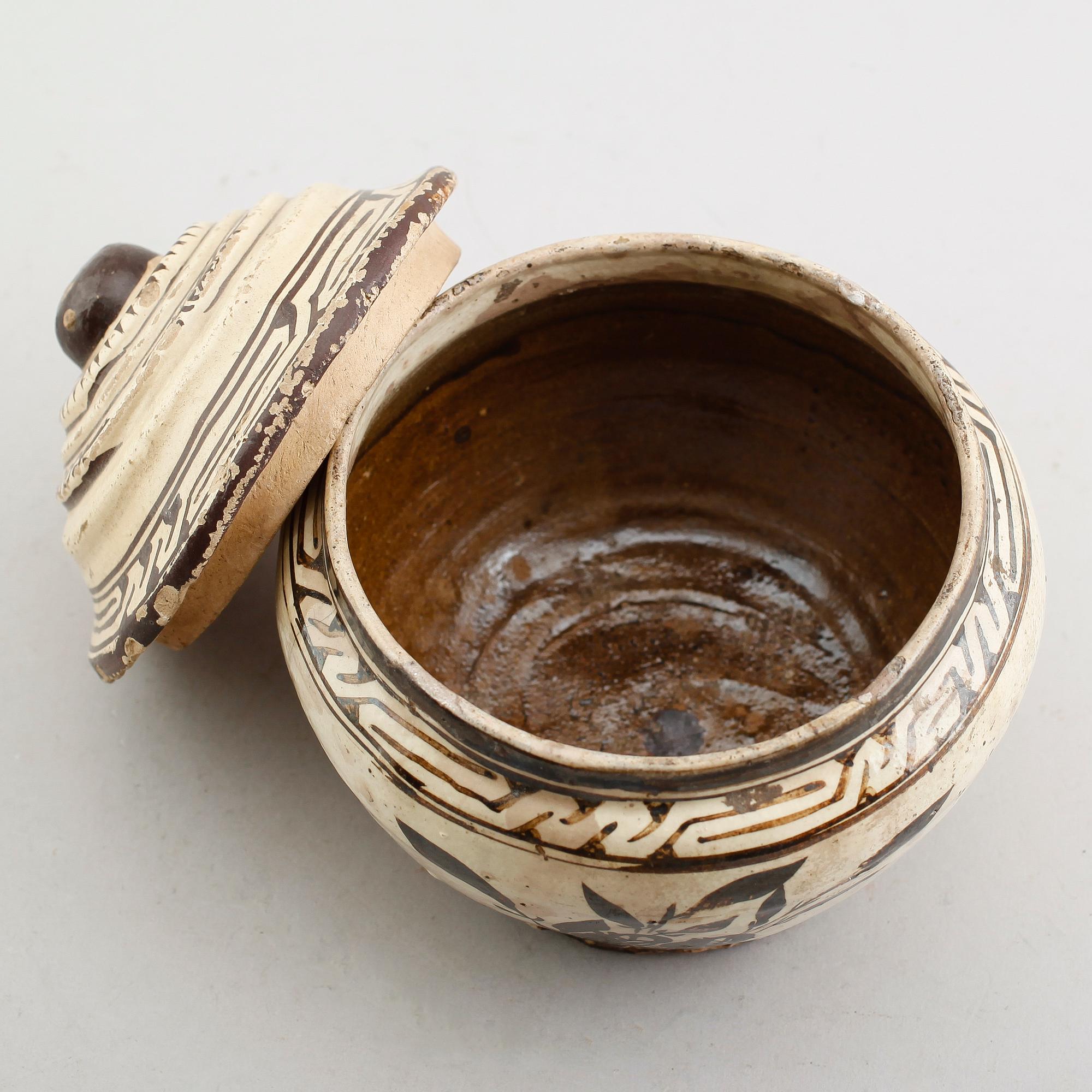 A Cizhou ware pot with cover, presumably Yuan dynasty (1260-1370).