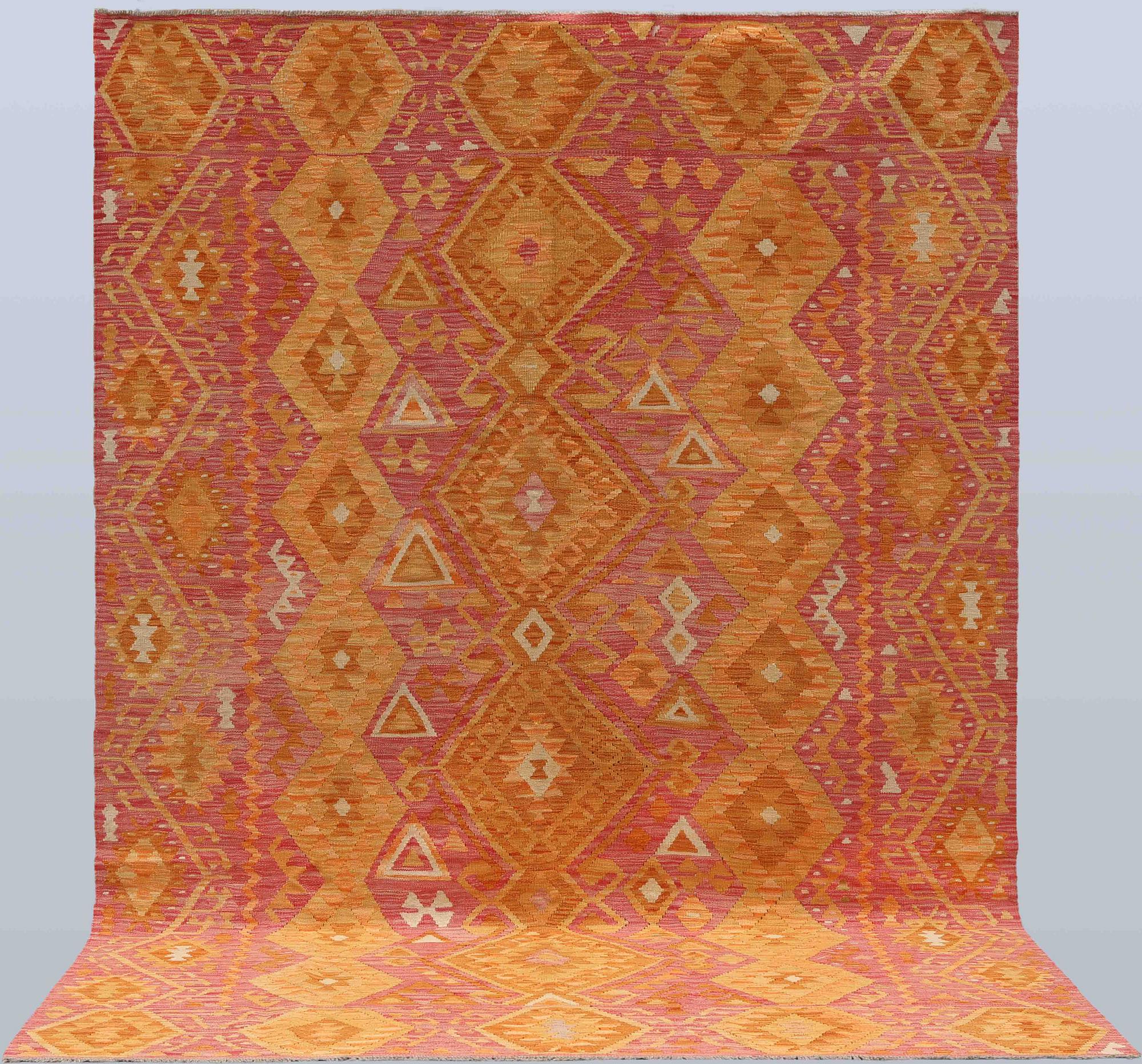 A Kelim carpet, 292 x 208 cm.