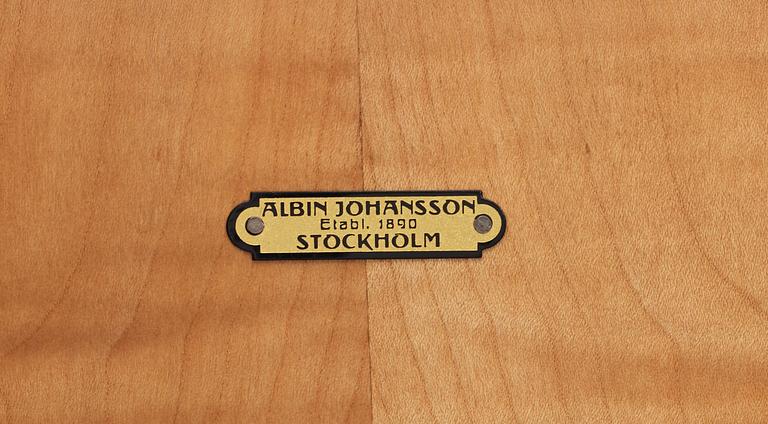 An Axel Larsson showcase cabinet, Albin Johansson, Wickman & Nyberg, Stockholm 1930.