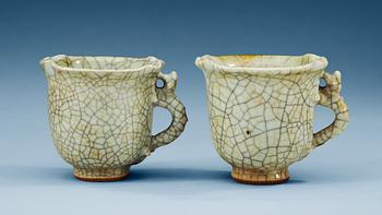 1551. A pair of ge-glazed cups, Qing dynasty.