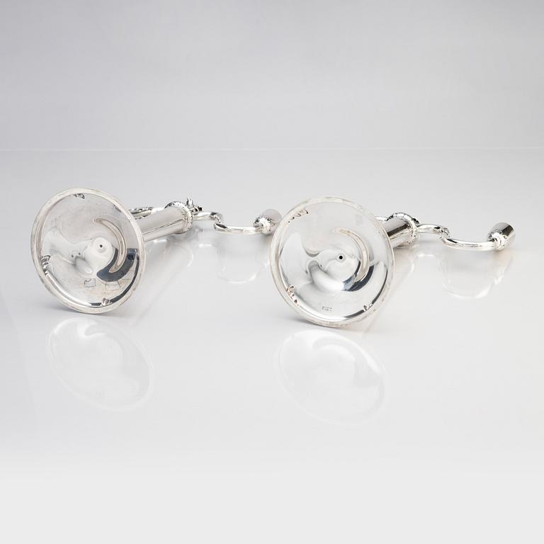 Kandelabrar, ett par, tvåarmade, silver, W.A. Bolin, Stockholm 1948.