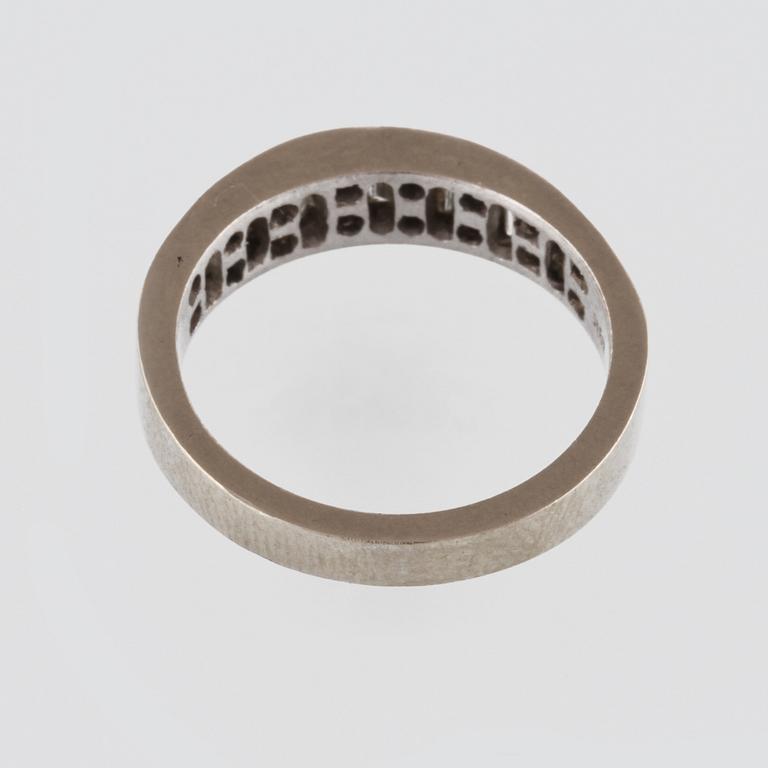 RING, 18K vitguld med prinsesslipade diamanter ca 1.40 ct. Vikt 3,9 gram.