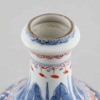 A Chinese 18th century porcelain vase.