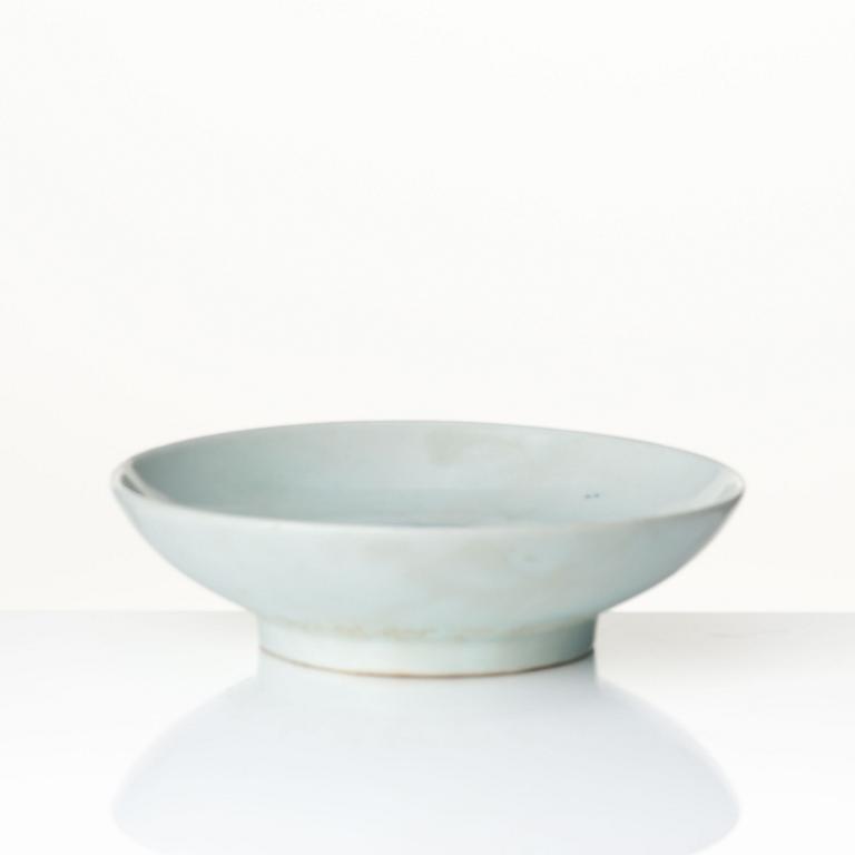 Two Korean bowls and a dish, Joseon dynasty (1392–1897).