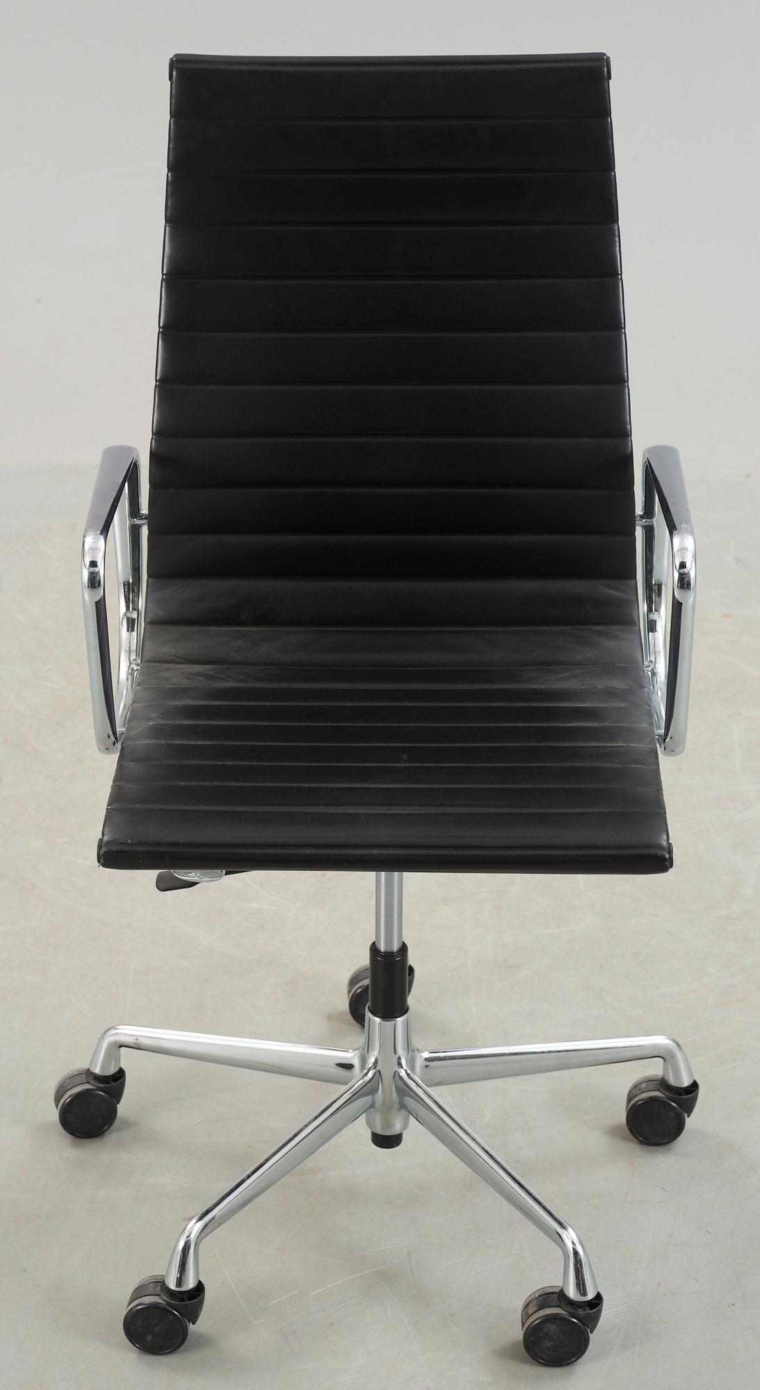CHARLES & RAY EAMES, skrivbordsstol, "Aluminium group", modell EA 119, Vitra.