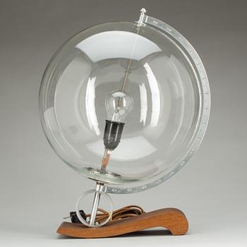 BORDSLAMPA, i form av glob, 1900-talets andra hälft.