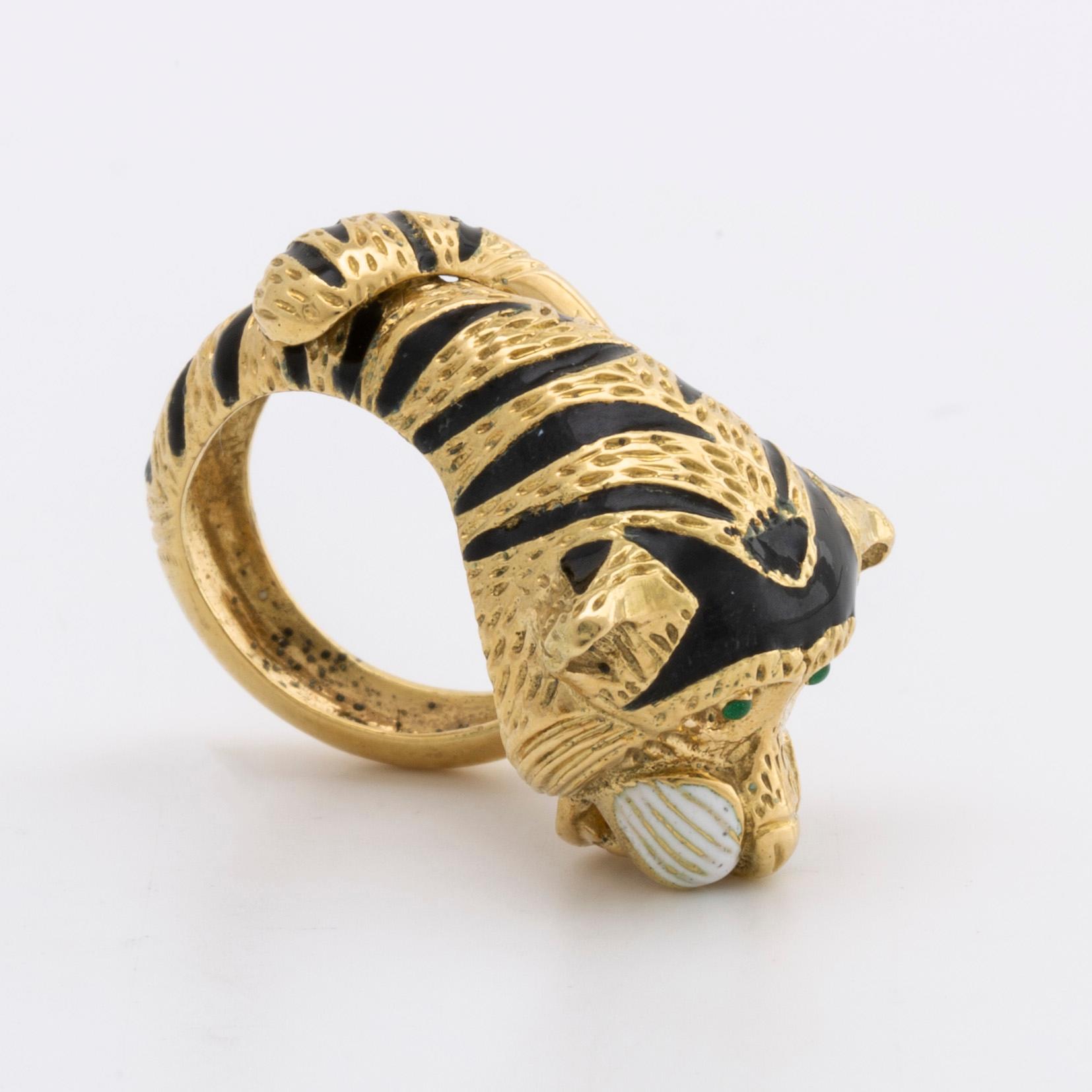 RING 18K guld, emalj, gröna glasstenar.