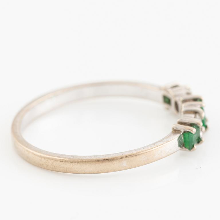 Ring, eternity ring 18K white gold with emeralds and brilliant-cut diamonds.