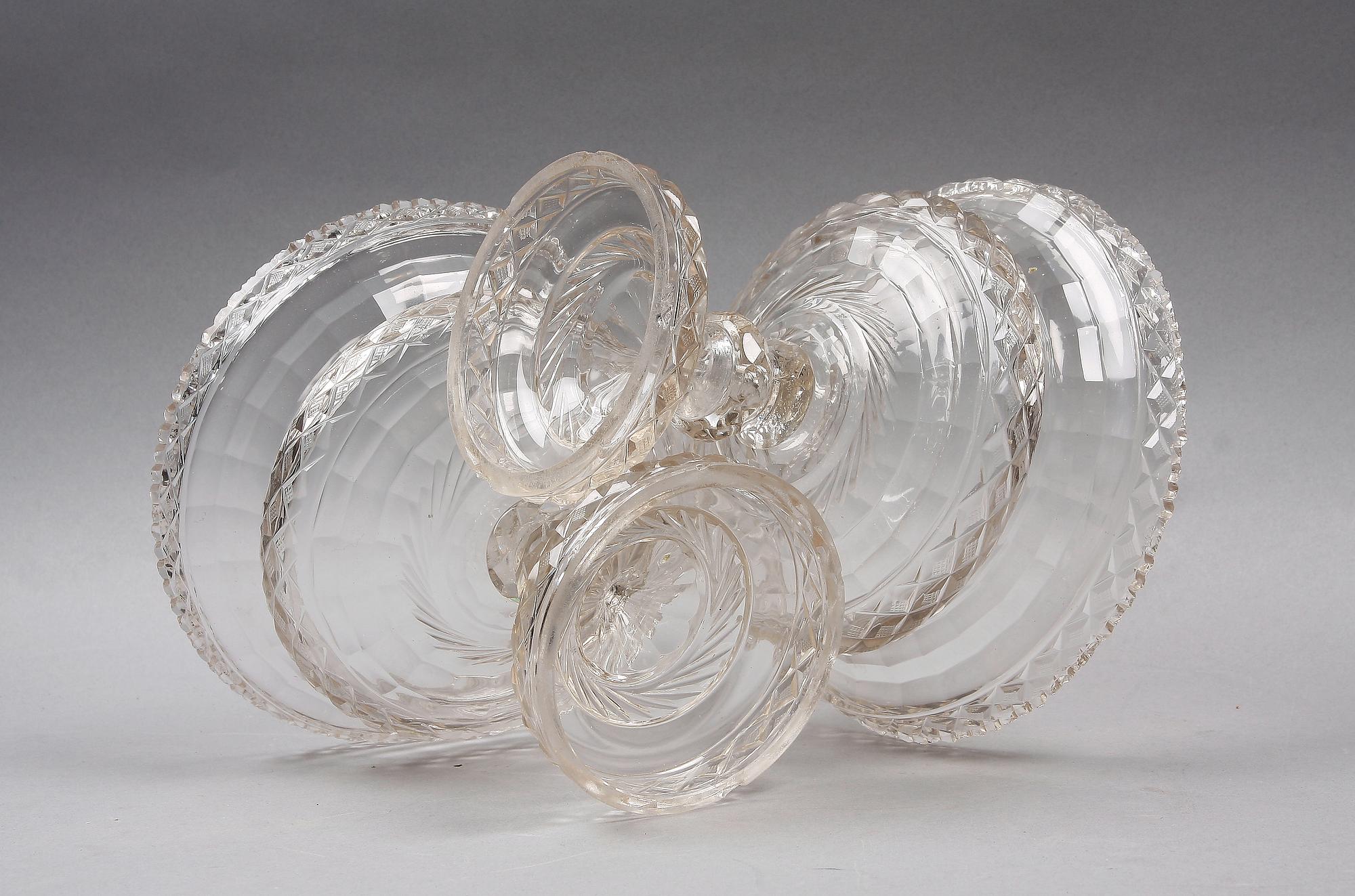 SKÅLAR PÅ FOT, ett par, glas, empire, Frankrike. 1800-talets första hälft.