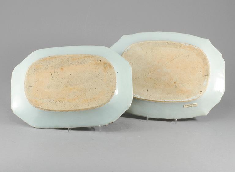 STEKFAT, 2 st, porslin, Kina, 1700-tal.