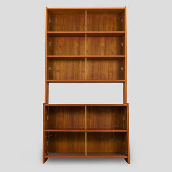 Bokhylla med vitrinskjutdörrar, 1900-talets mitt.