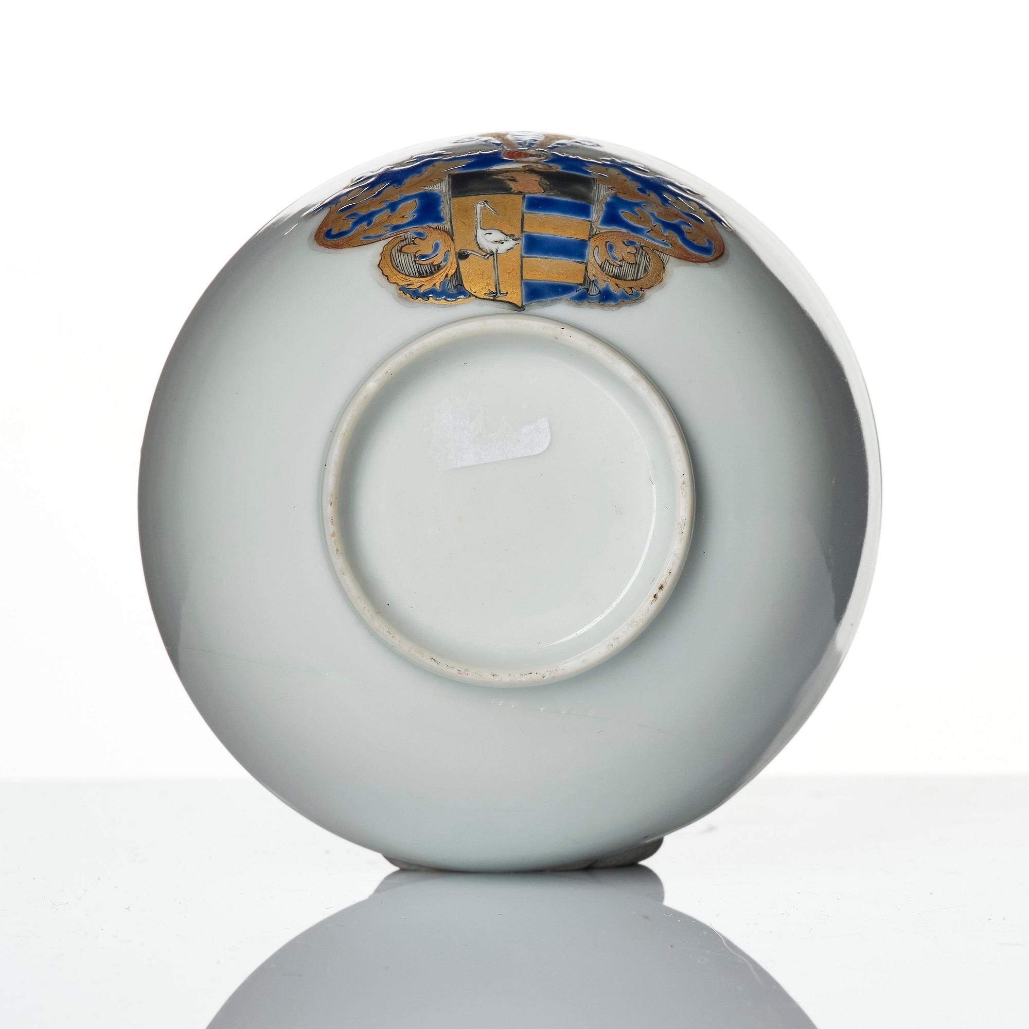 An armorial cup and stand, Qing dynasty, Qianlong (1736-95).