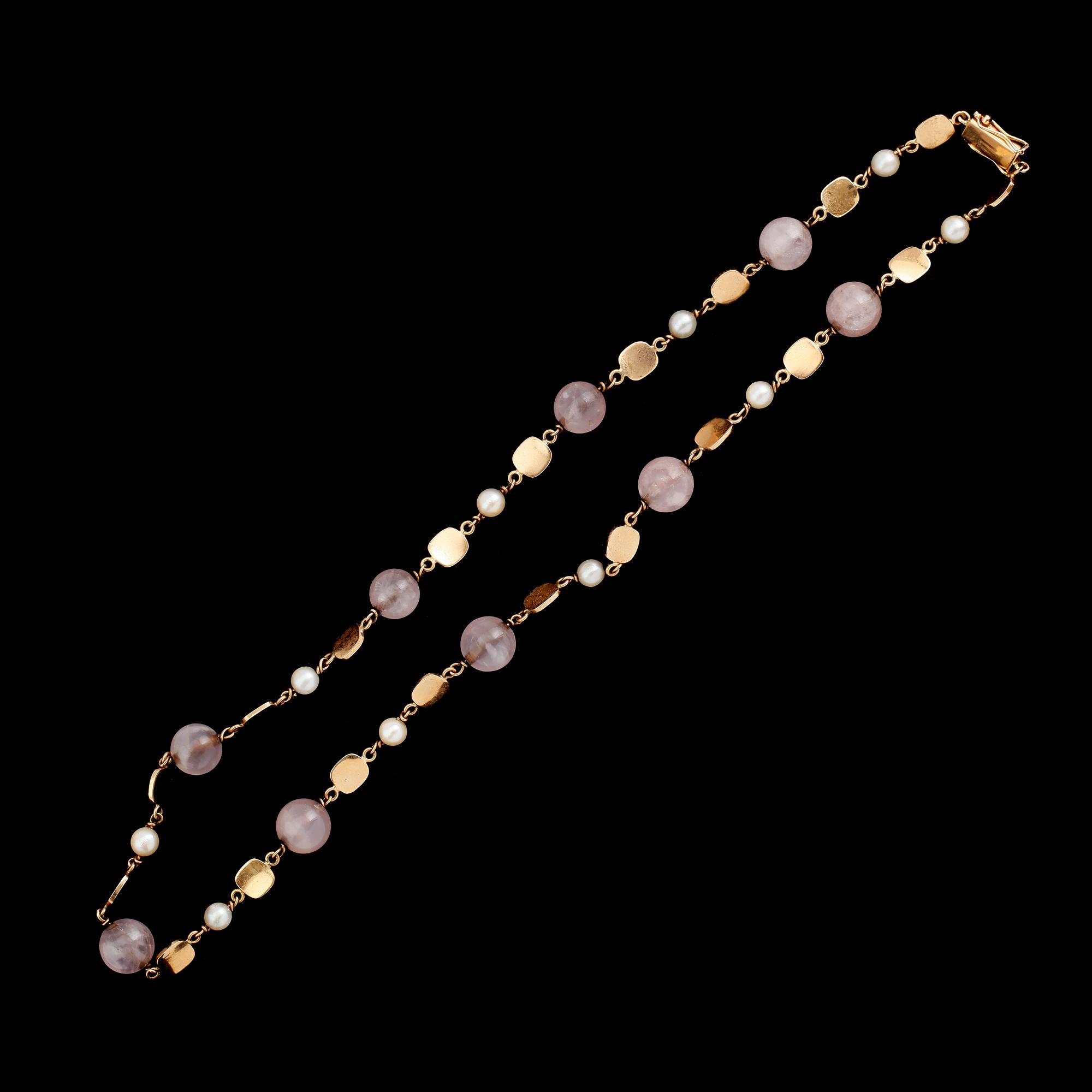 COLLIER, 18 k guld, odlade pärlor, rosenkvarts, svenska stämplar.