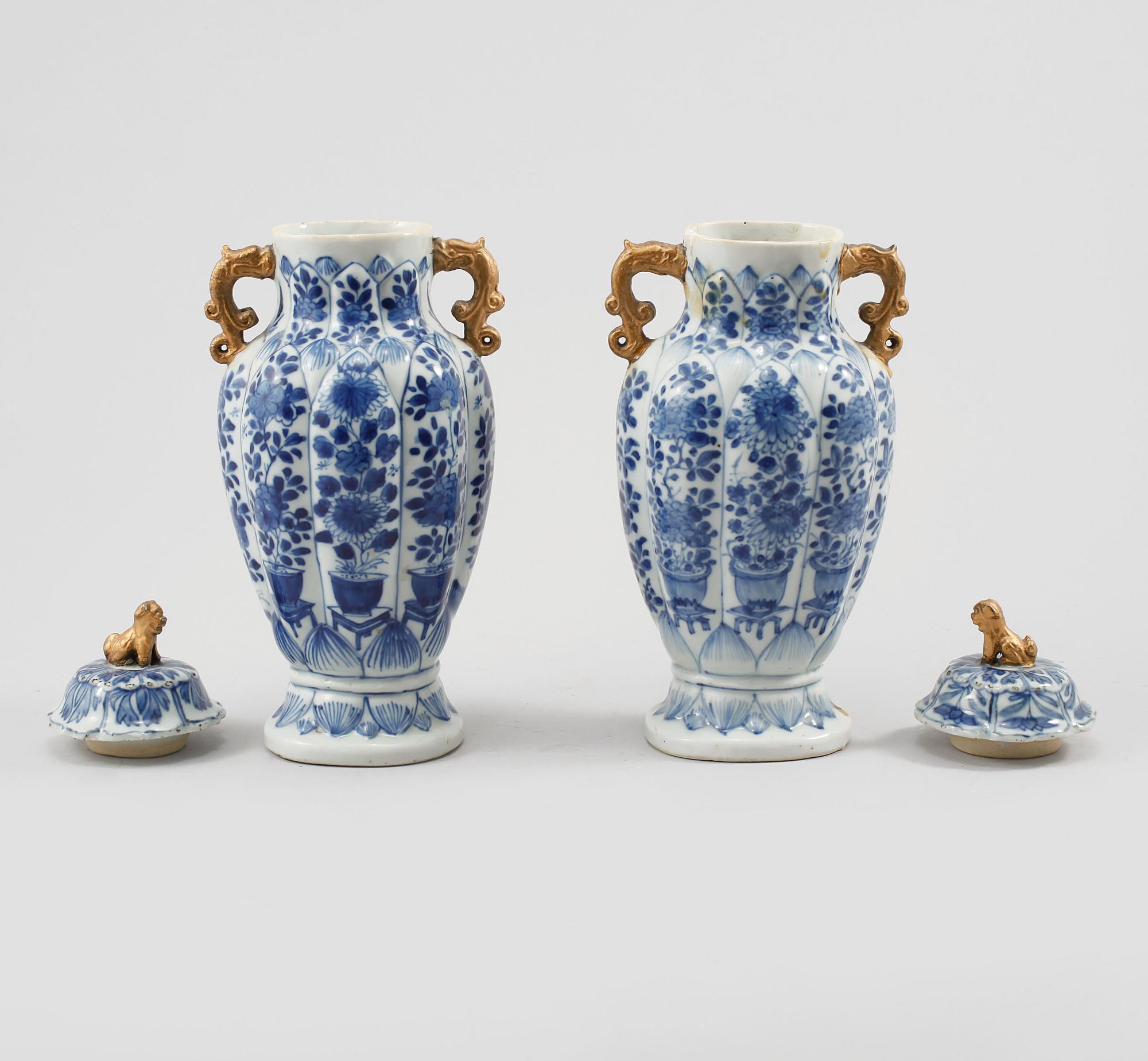 LOCKURNOR, ett par, porslin, Kina, 1800-tal.