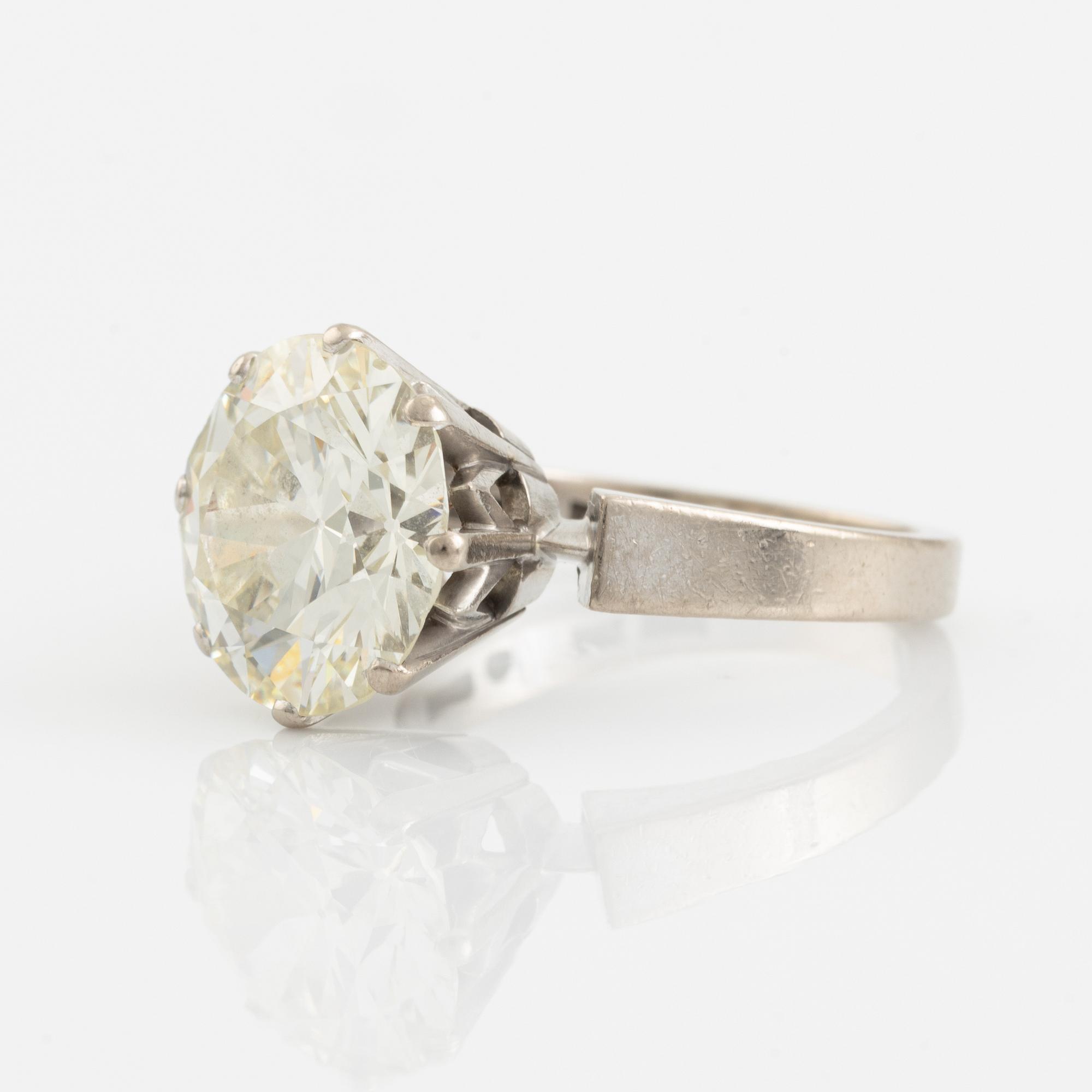 A WA Bolin ring in 18K white gold set with a round brilliant-cut ...