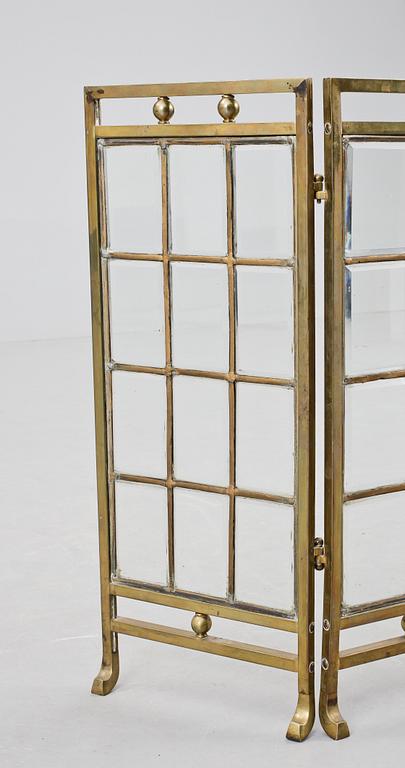 ELDSKÄRM, mässing, glas, senjugend 1910-tal.