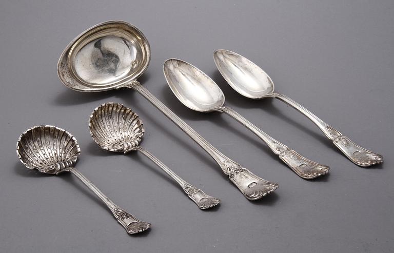 SOPPSLEV, SERVERINGSSKEDAR, ett par samt STRÖSKEDAR, ett par, silver, G Dahlgren, 1865. Ca 650 gr.