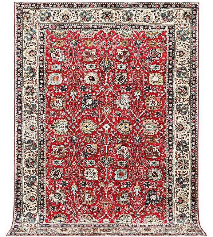 A carpet, Tabriz, ca 328 x 244 cm.