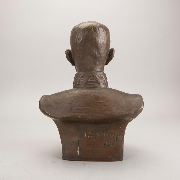 Frans Törnegren, skulptur signerad 1915.