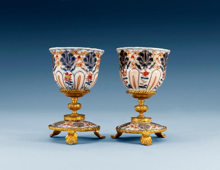 A pair of imari cups mounted as goblets, Qing dynasty, Kangxi (1662-1722). (2).