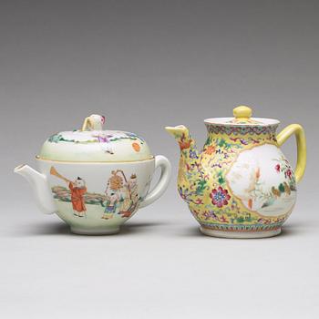 Two Chinese famille rose tea pots, late Qing dynasty, circa 1900.