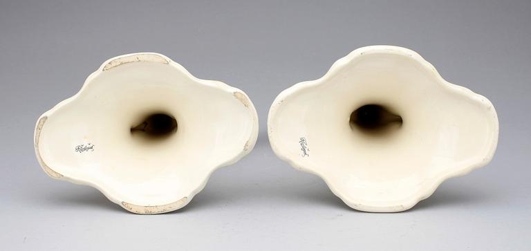 KANDELABRAR , ett par, flintgods. Rörstrand, 1900-talets början.