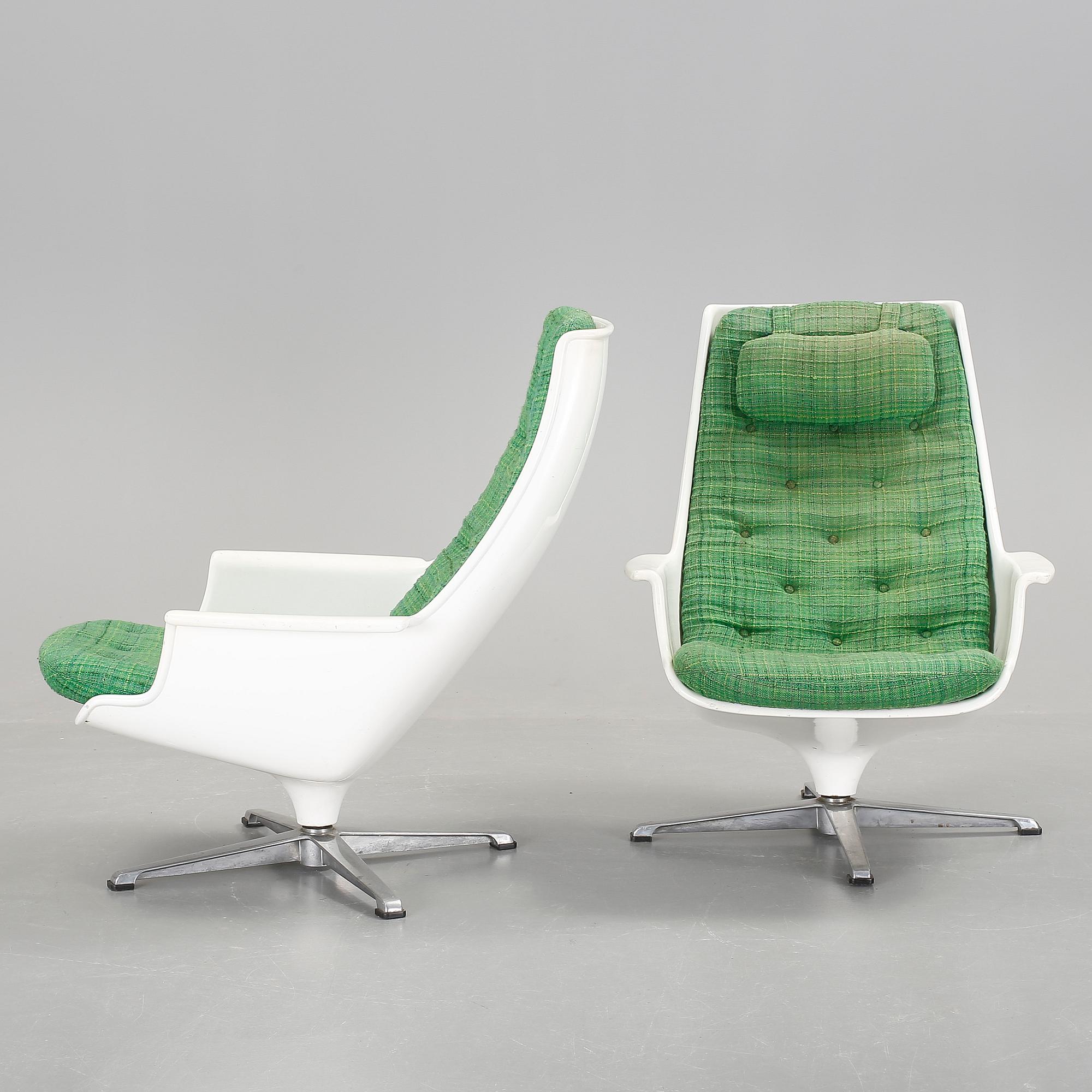 FÅTÖLJER, ett par, möjligen "Galaxy", Alf Svensson & Yngvar Sandström, Dux, 1960-tal.