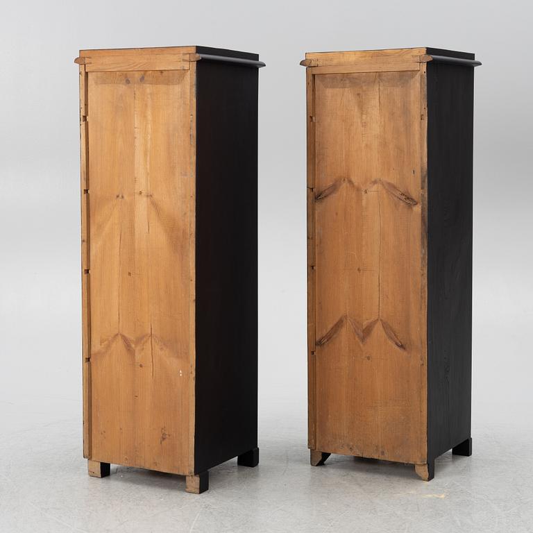 Skåp, ett par, omkring 1900.